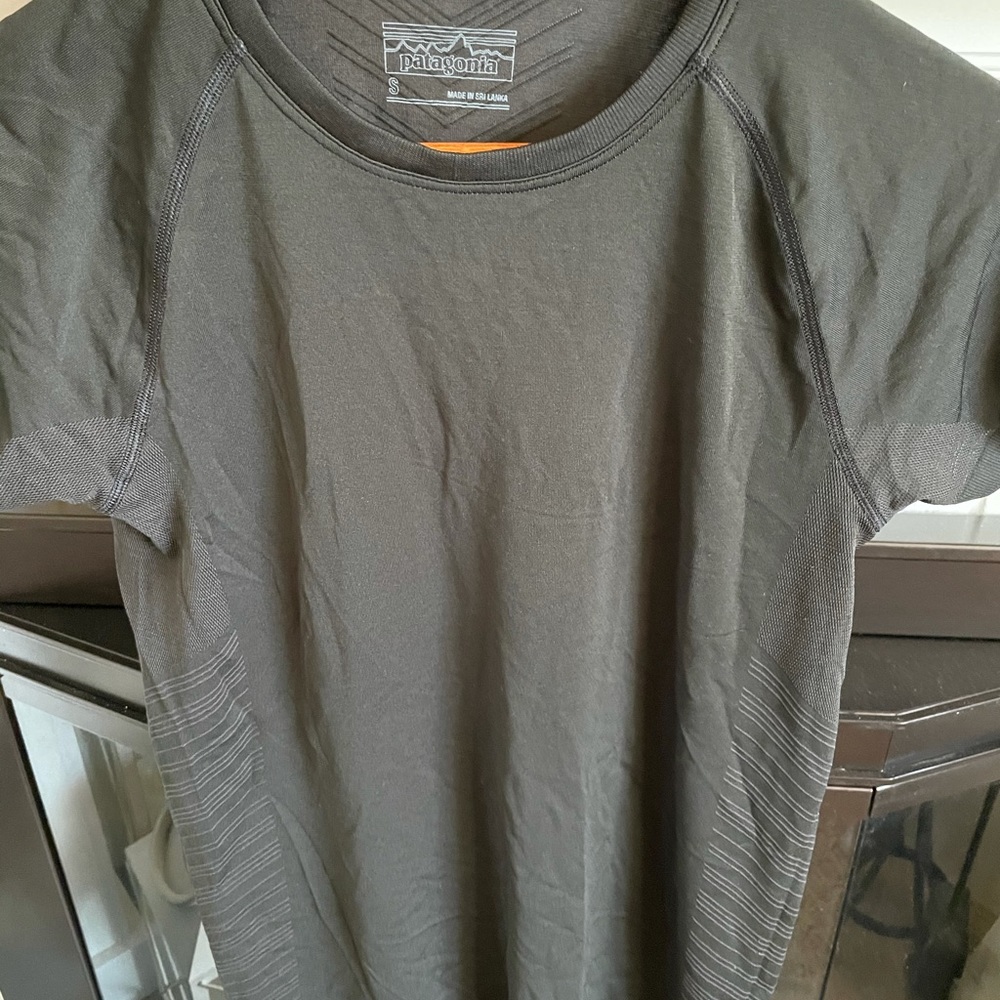 Women’s shirt sleeved Patagonia shirt